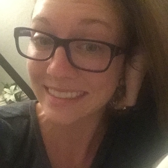 Meet your Posher, Stephanie - Picture 1 of 1